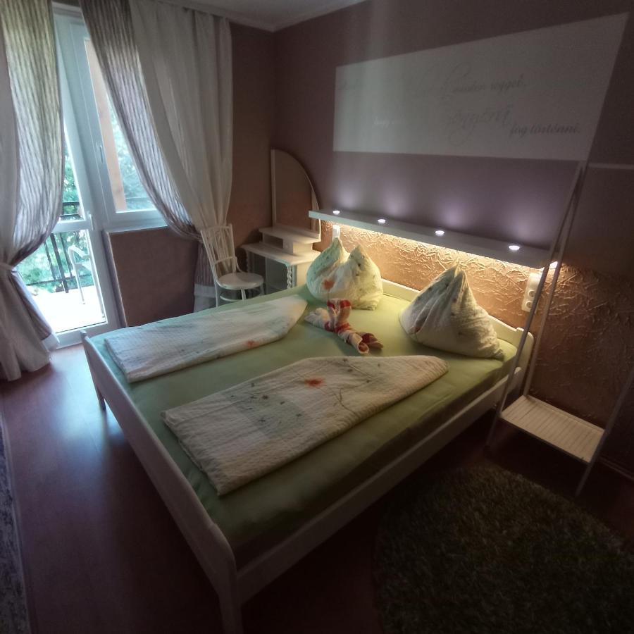 Rozsa Apartman 2 Alsoors Exterior photo